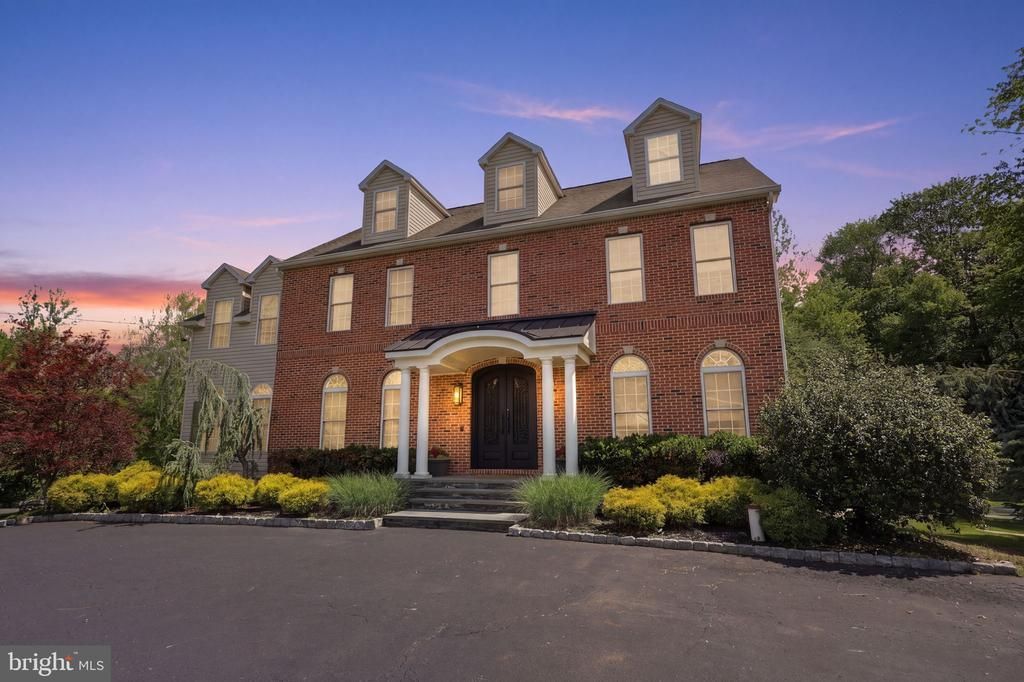 726 BRIDGETOWN PIKE, HOLLAND, PA 18966