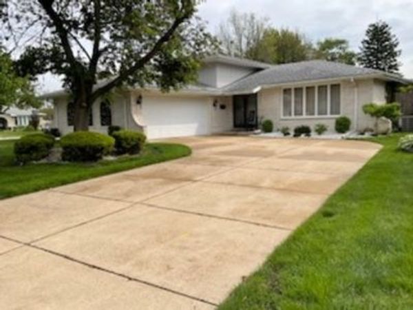9117 S Tripp Avenue S, Oak Lawn, IL 60453