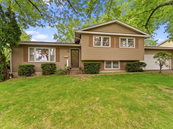 4711 Scott Street, Davenport, IA 52806