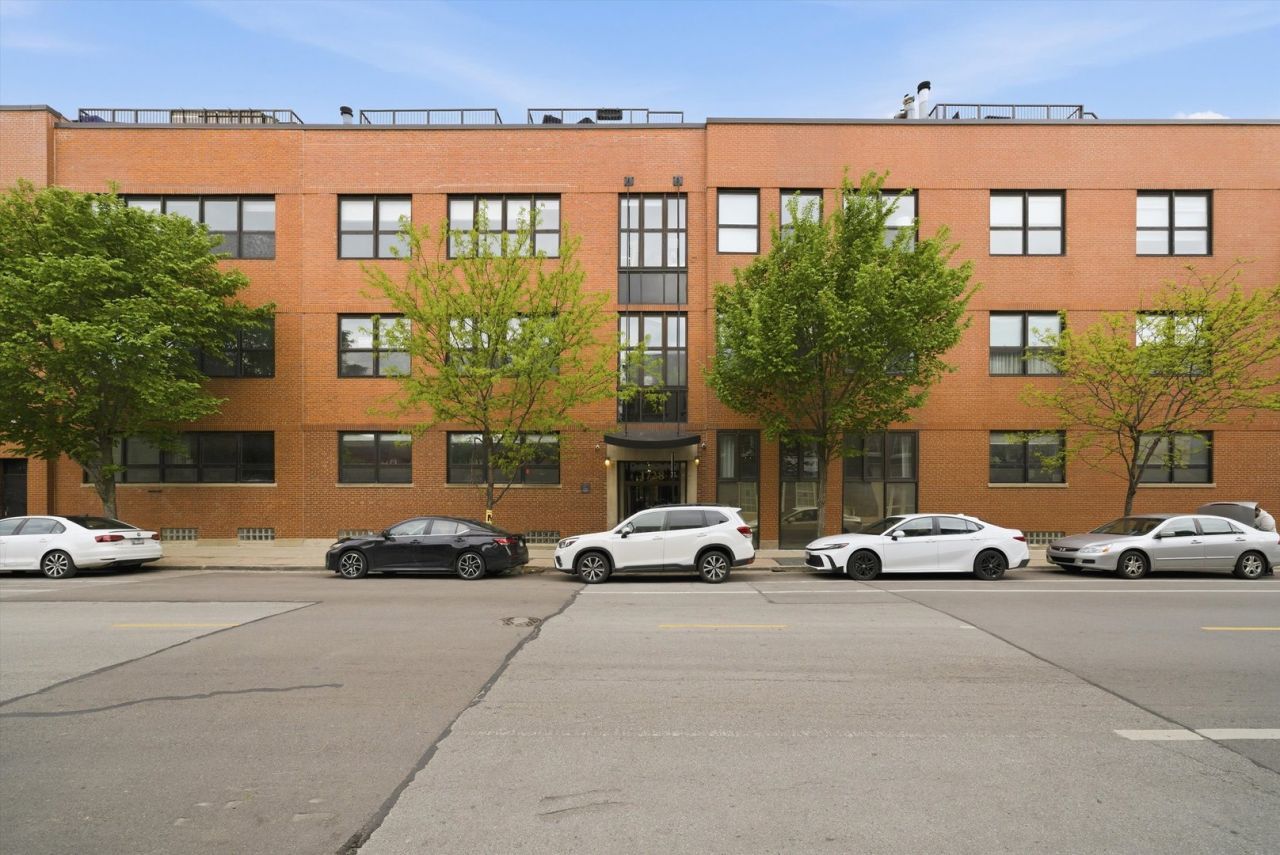 1728 N Damen Avenue, Unit 106, Chicago, IL 60647 Main Photo