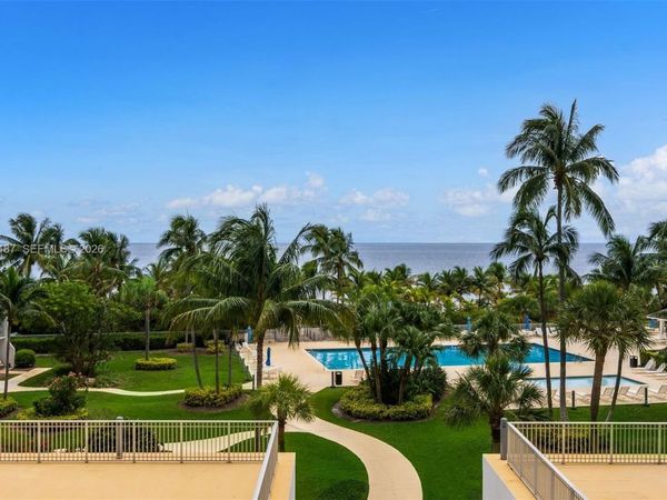 881 Ocean Dr, Unit 3E, Key Biscayne, FL 33149