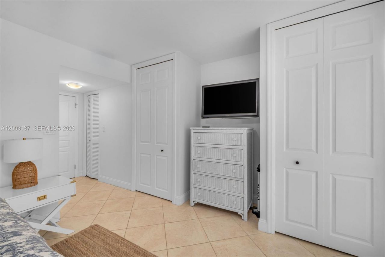 881 Ocean Dr, Unit 3E, Key Biscayne, FL 33149 Photo