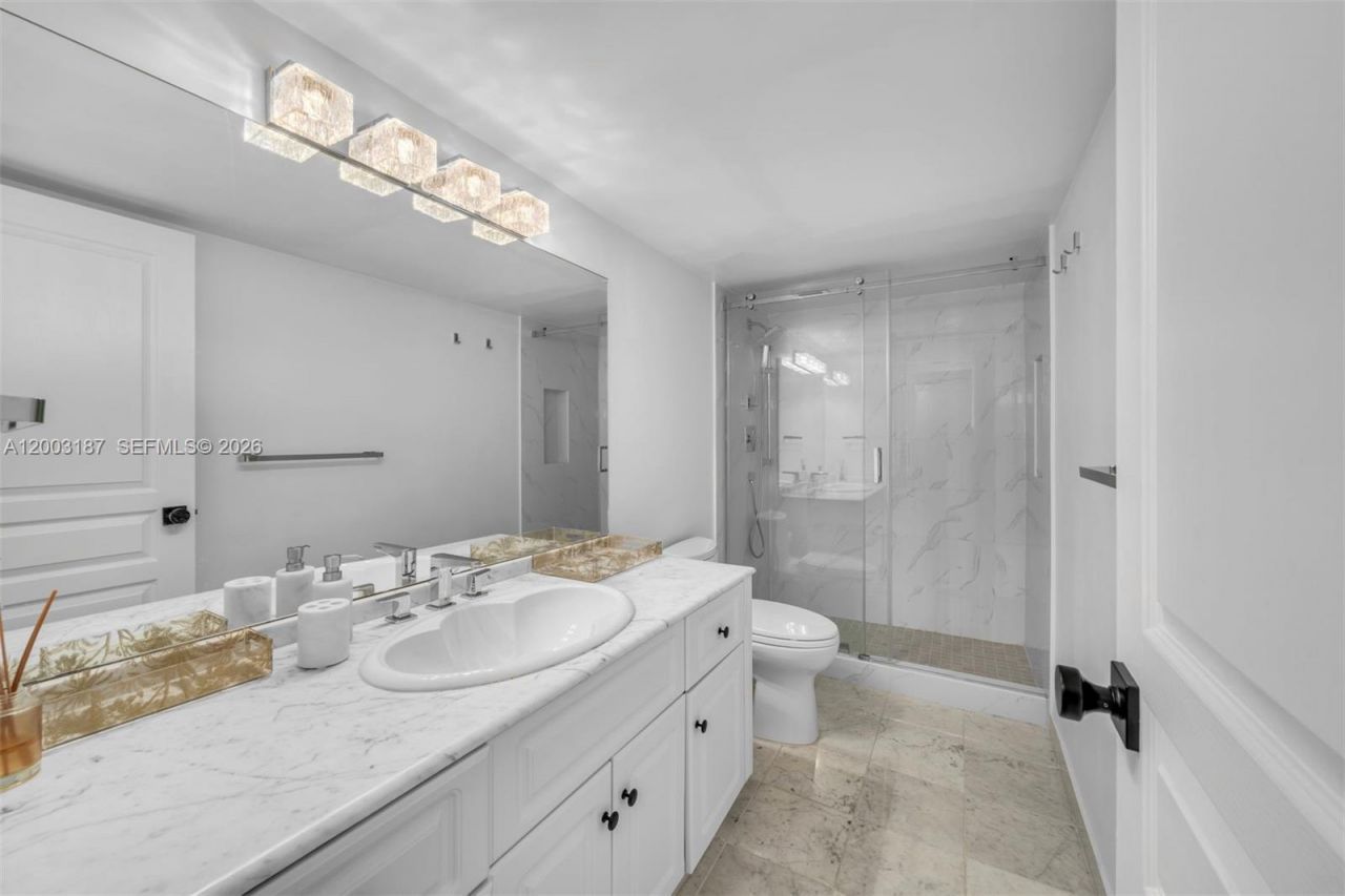 881 Ocean Dr, Unit 3E, Key Biscayne, FL 33149 Photo