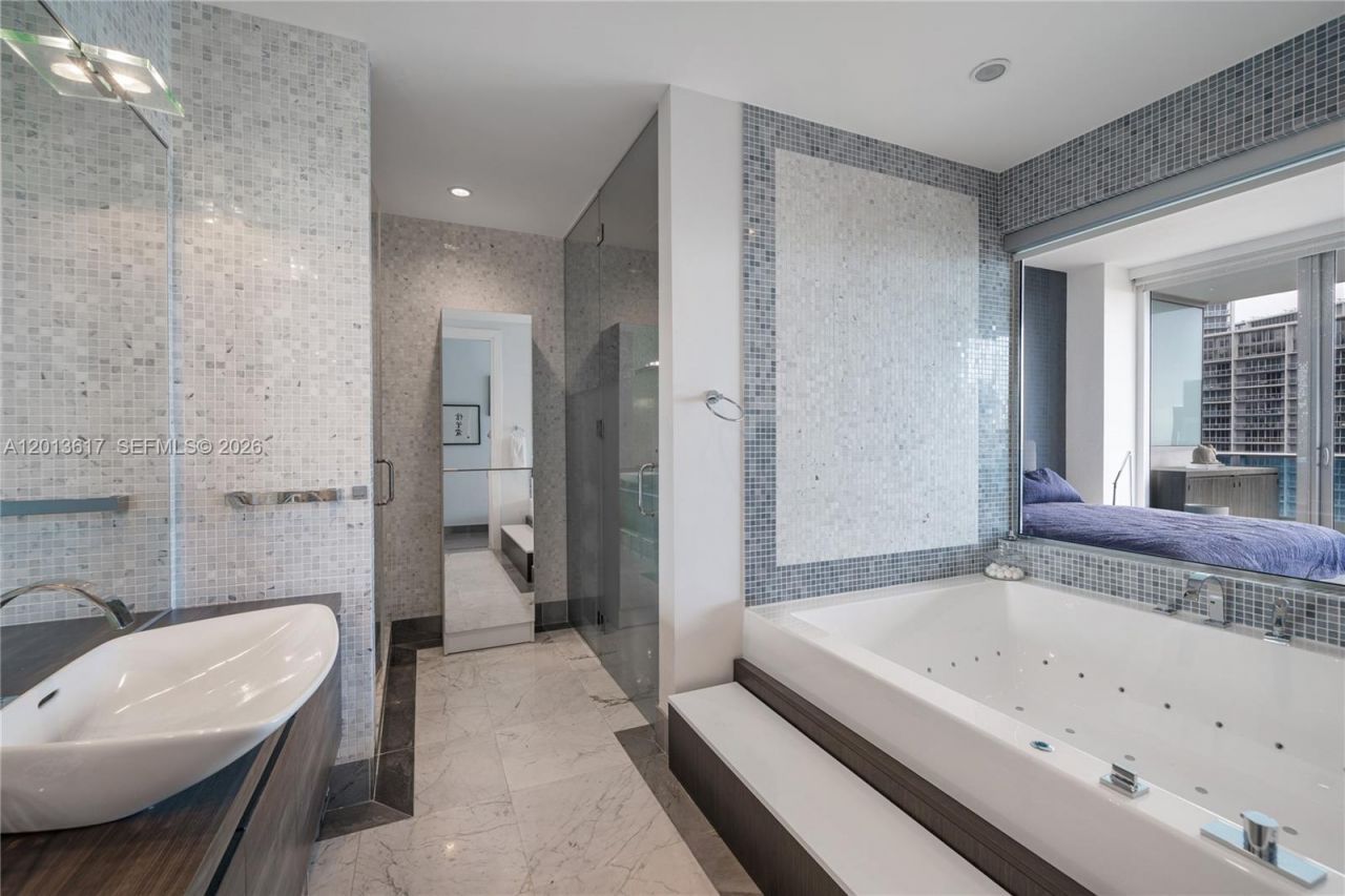 200 Biscayne Boulevard Way, Unit 4902, Miami, FL 33131 Photo