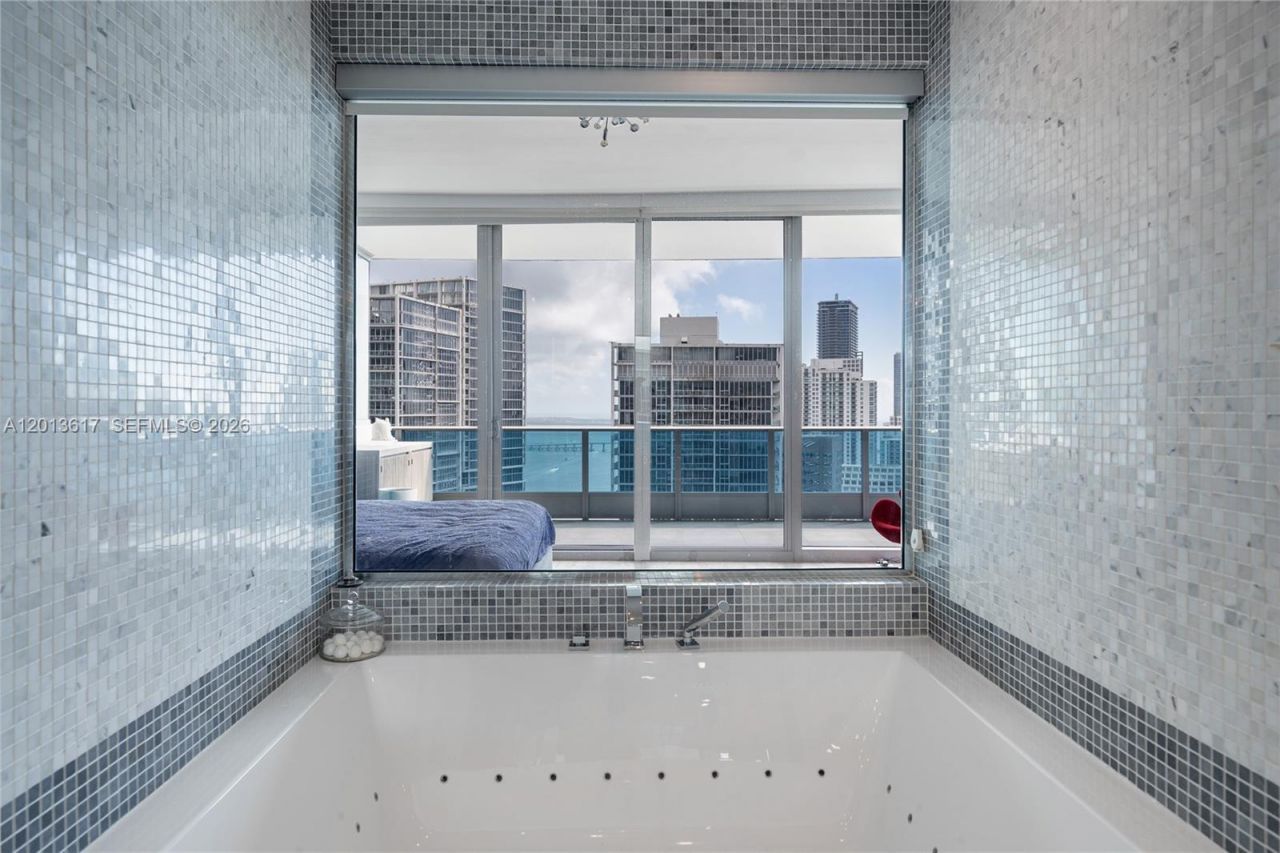 200 Biscayne Boulevard Way, Unit 4902, Miami, FL 33131 Photo