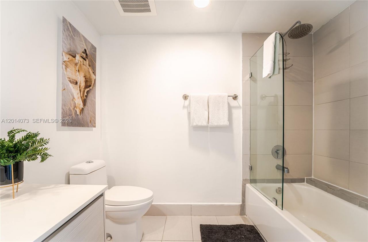 2602 E Hallandale Beach Blvd , Unit R806, Hallandale Beach, FL 33009 Photo