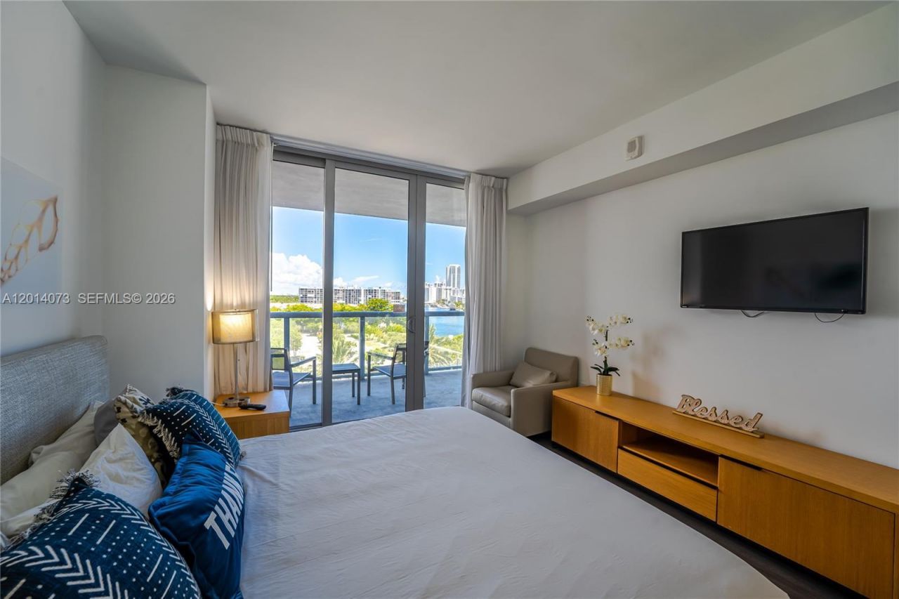 2602 E Hallandale Beach Blvd , Unit R806, Hallandale Beach, FL 33009 Photo