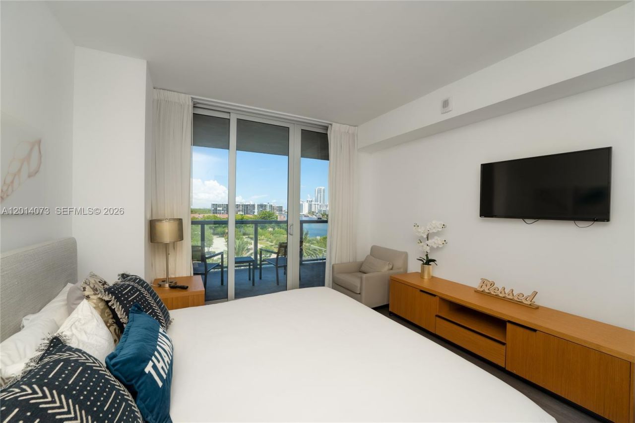 2602 E Hallandale Beach Blvd , Unit R806, Hallandale Beach, FL 33009 Photo