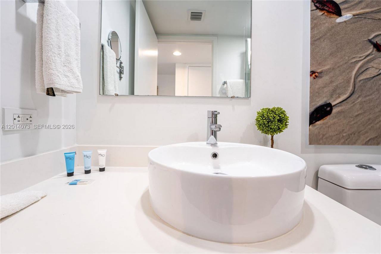 2602 E Hallandale Beach Blvd , Unit R806, Hallandale Beach, FL 33009 Photo