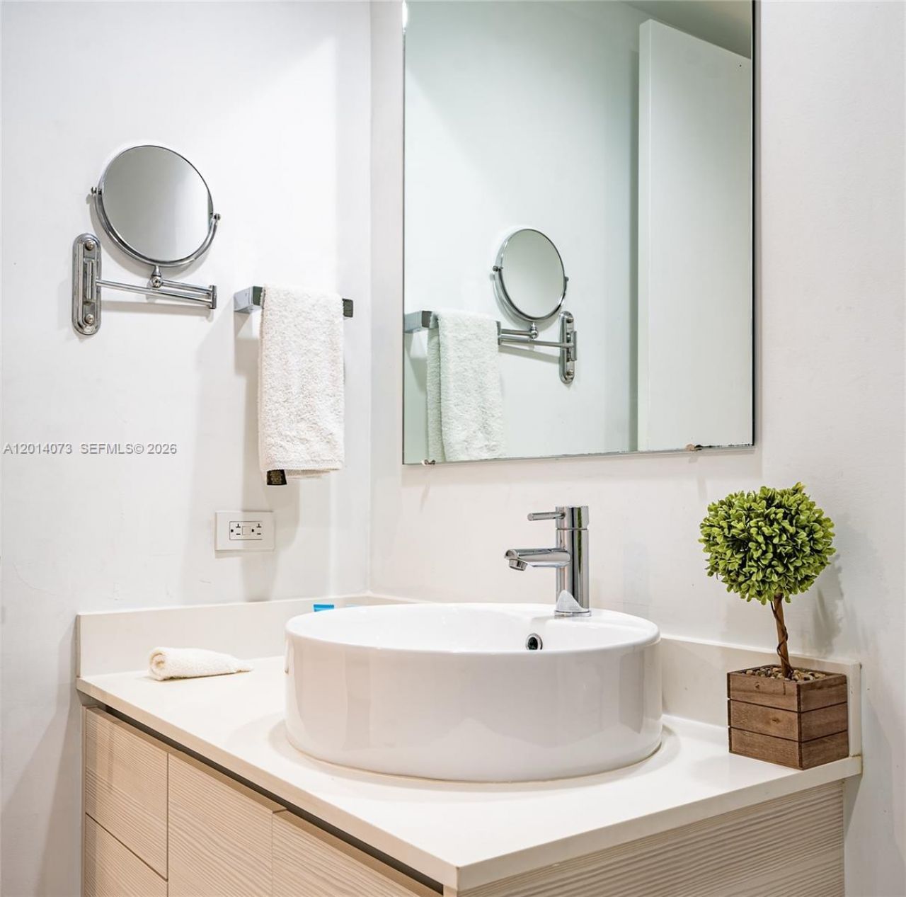 2602 E Hallandale Beach Blvd , Unit R806, Hallandale Beach, FL 33009 Photo