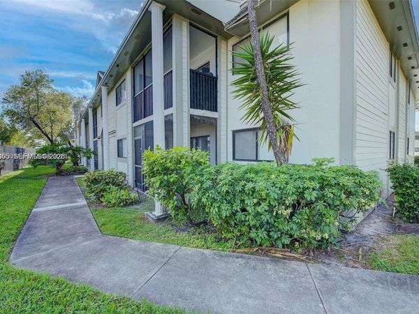20680 NE 4th Ct , Unit 204, Miami, FL 33179