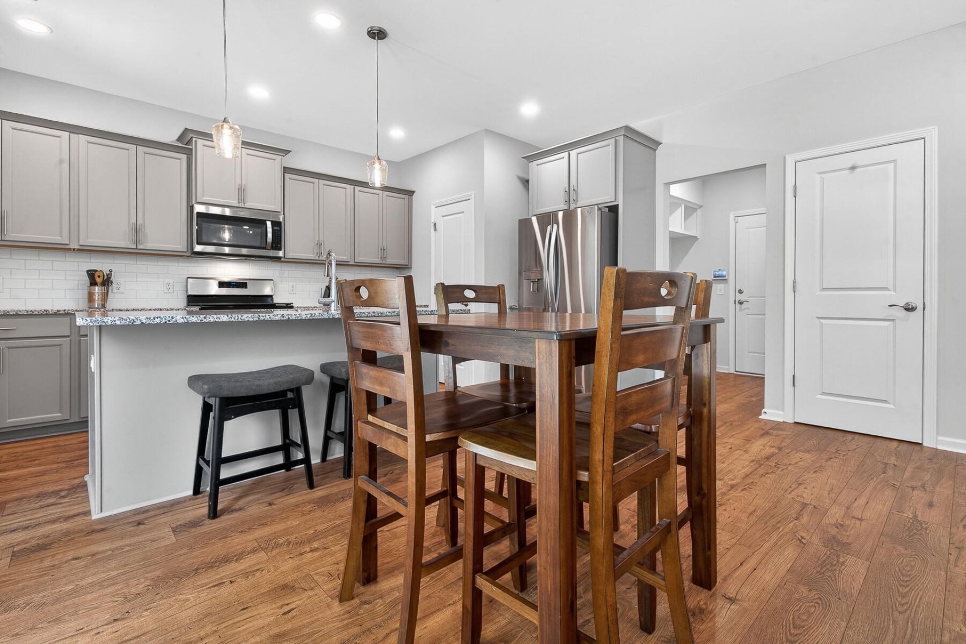 3903 Datchet Road Photo 15