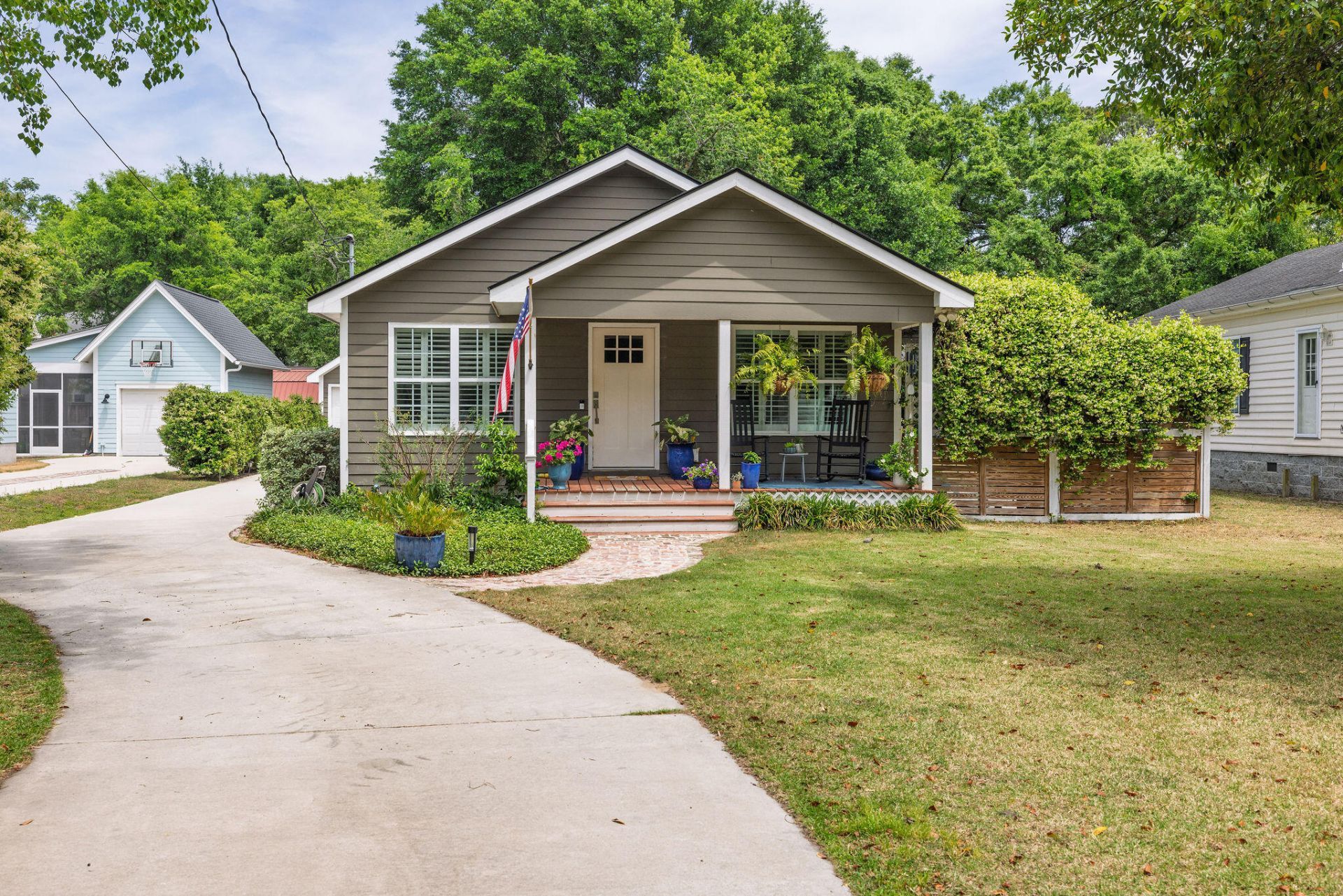 708 Kent Street Photo 2