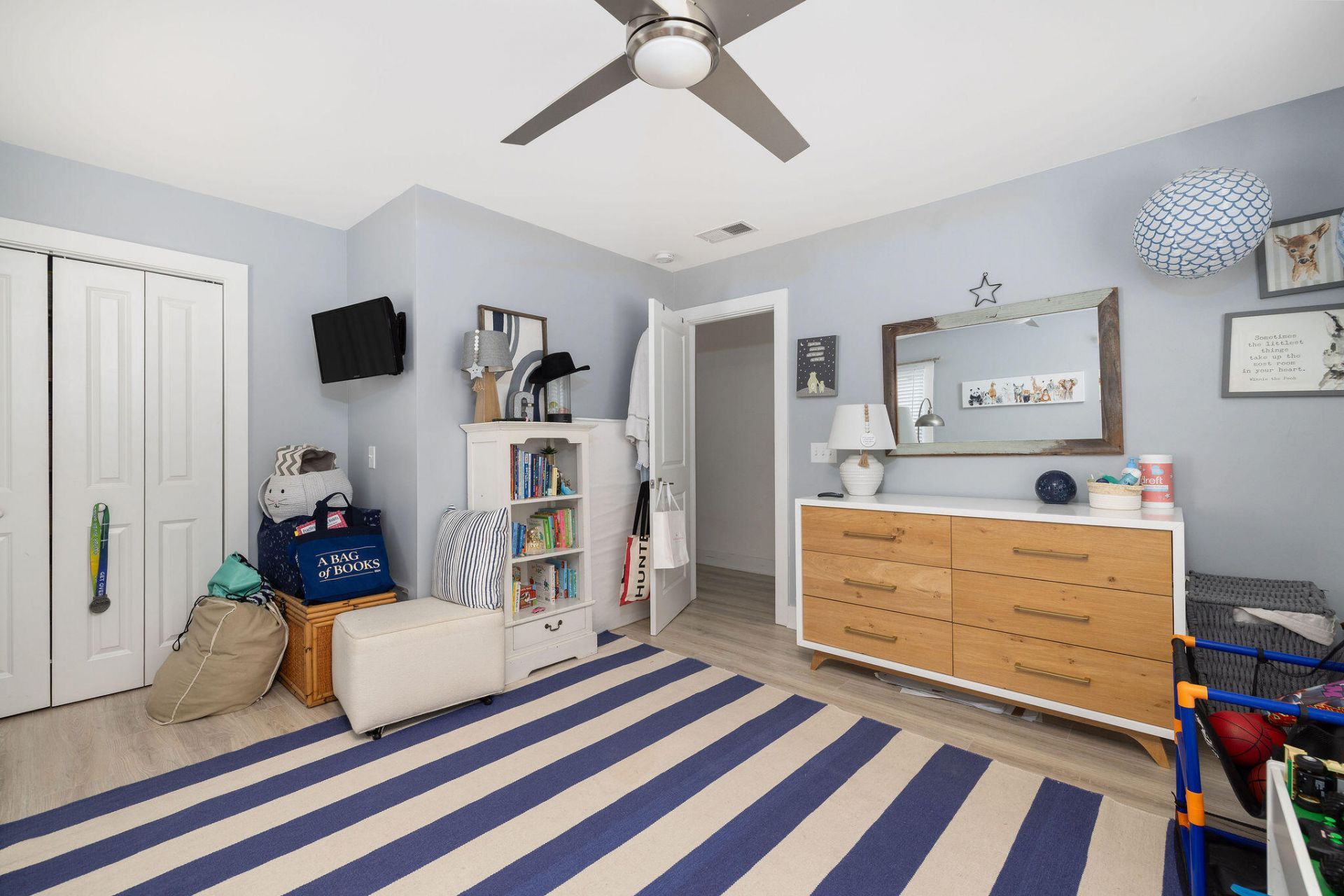 708 Kent Street Photo 23
