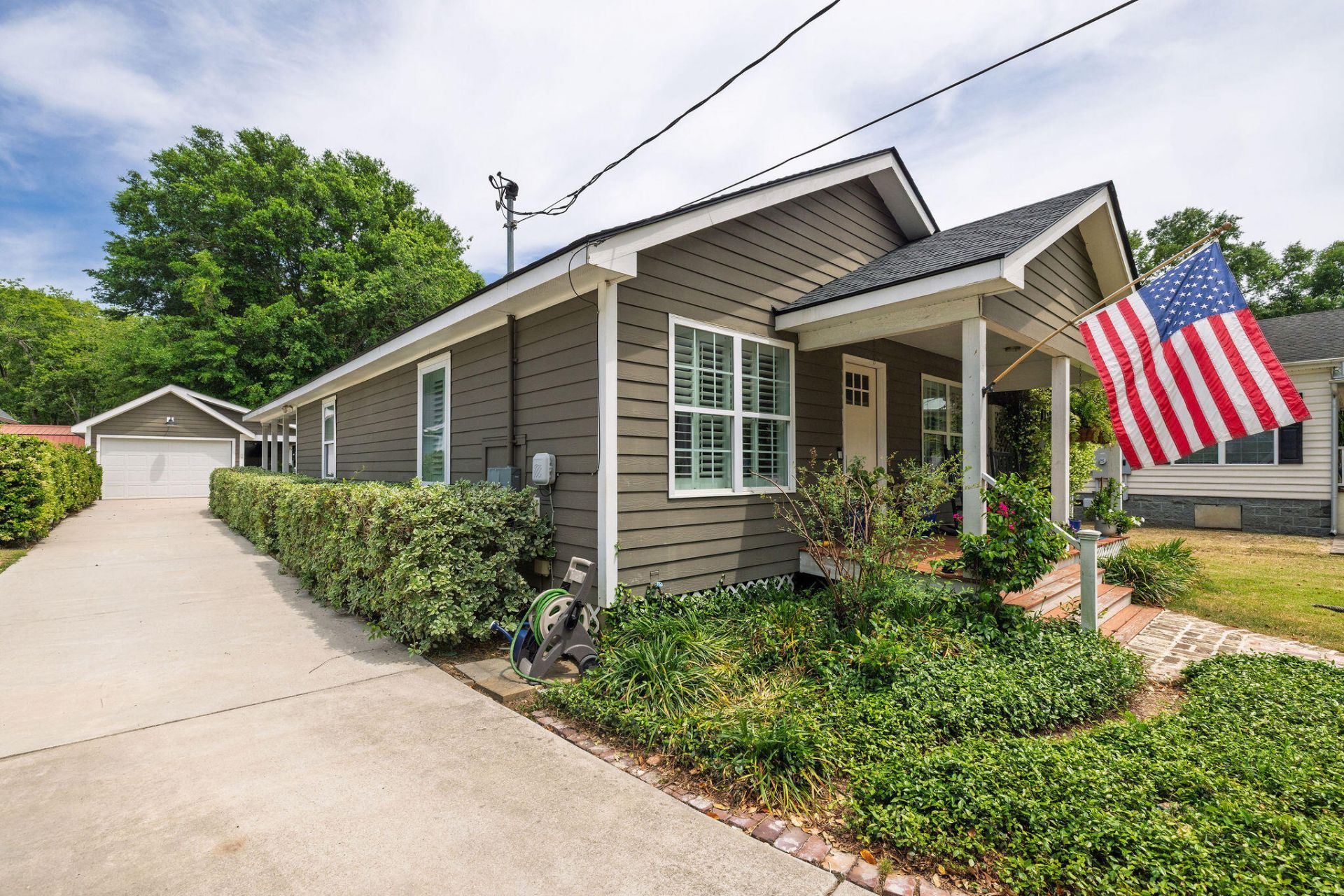 708 Kent Street Photo 3