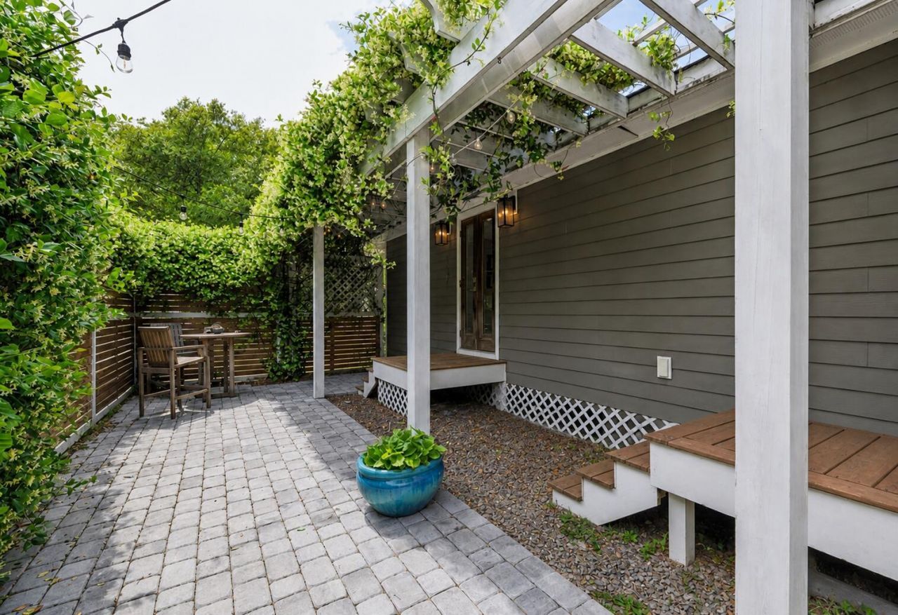 708 Kent Street Photo 32