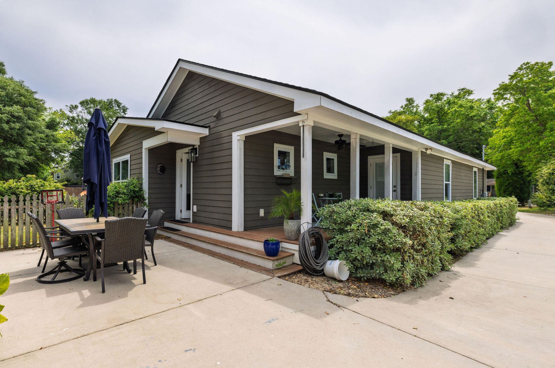 708 Kent Street Photo 36