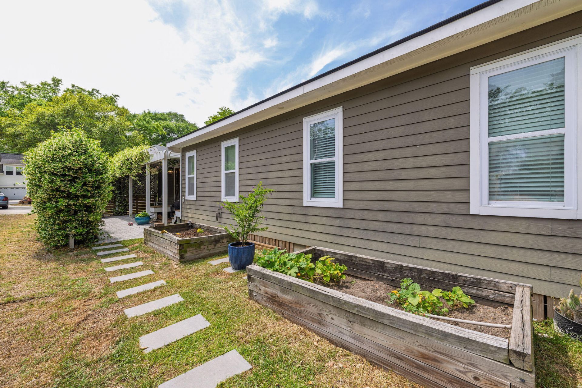 708 Kent Street Photo 39