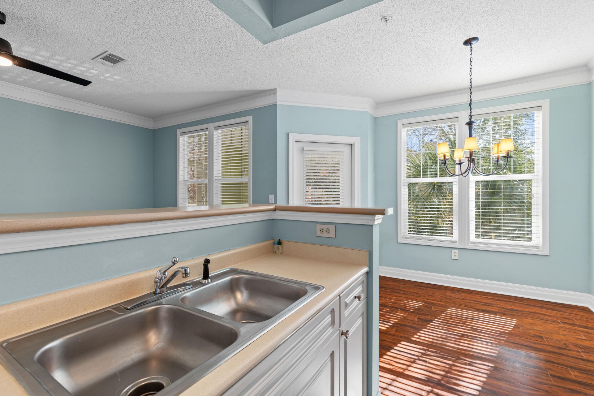 2322 Chatelain Way Photo 12