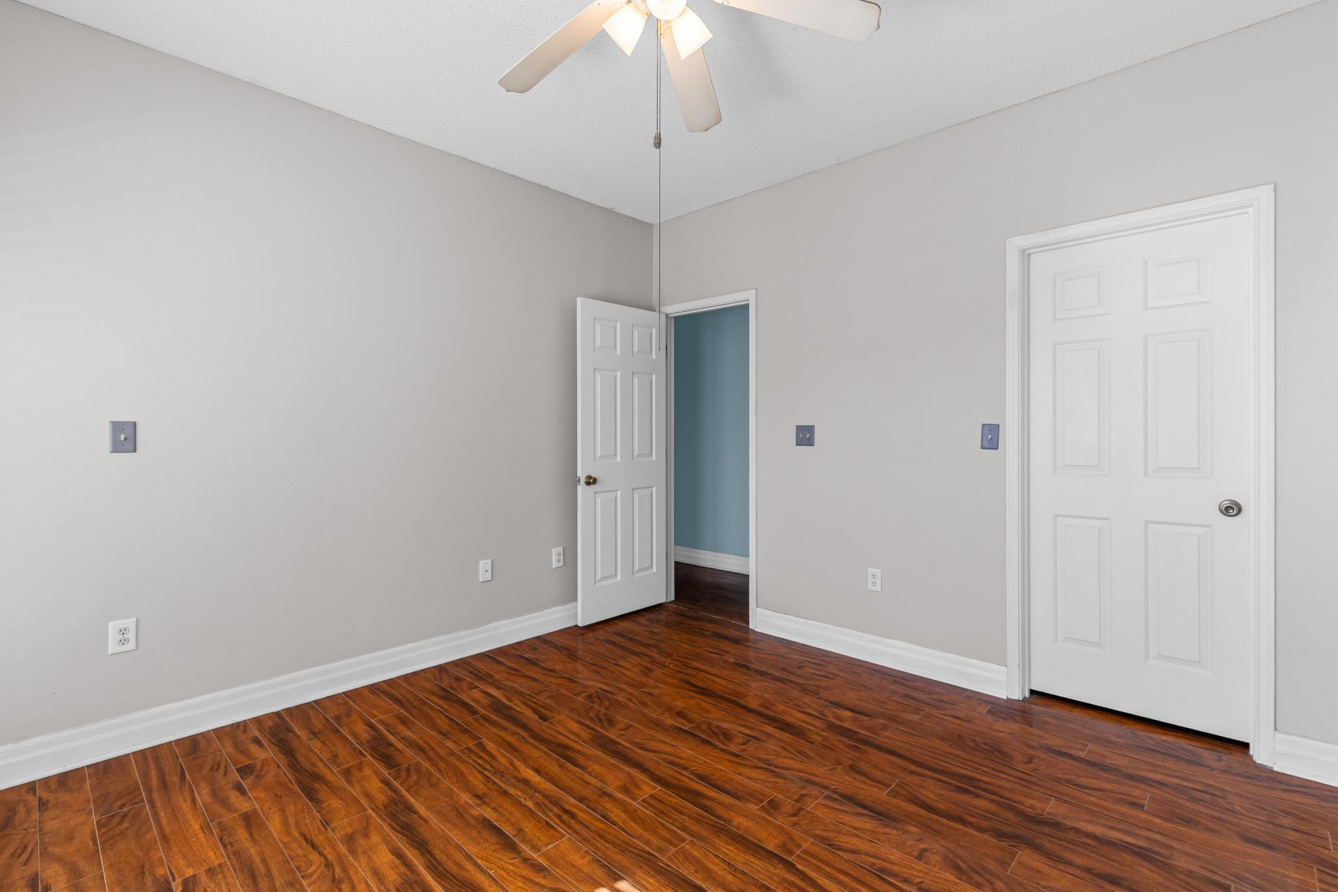 2322 Chatelain Way Photo 16
