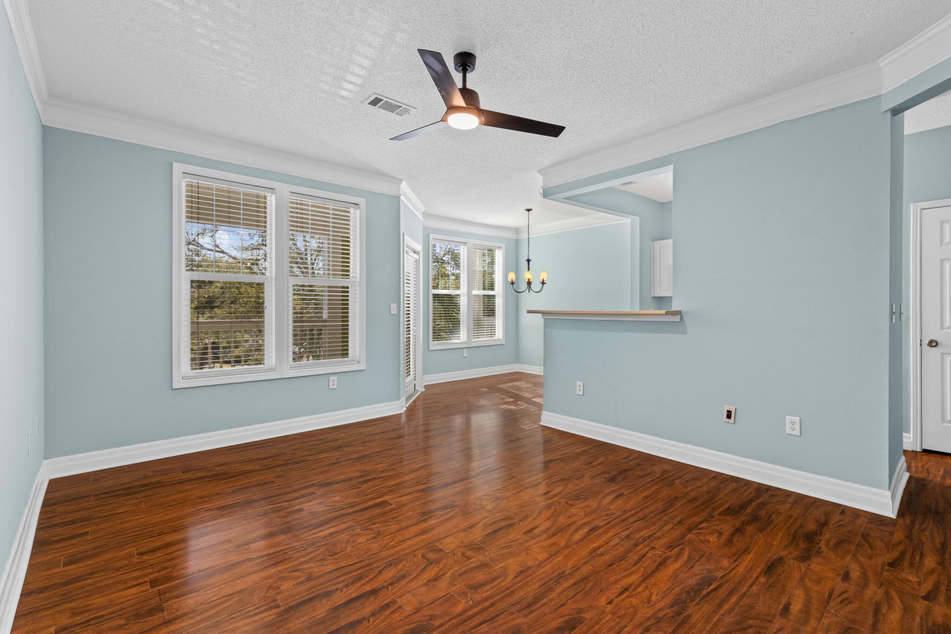 2322 Chatelain Way Photo 8