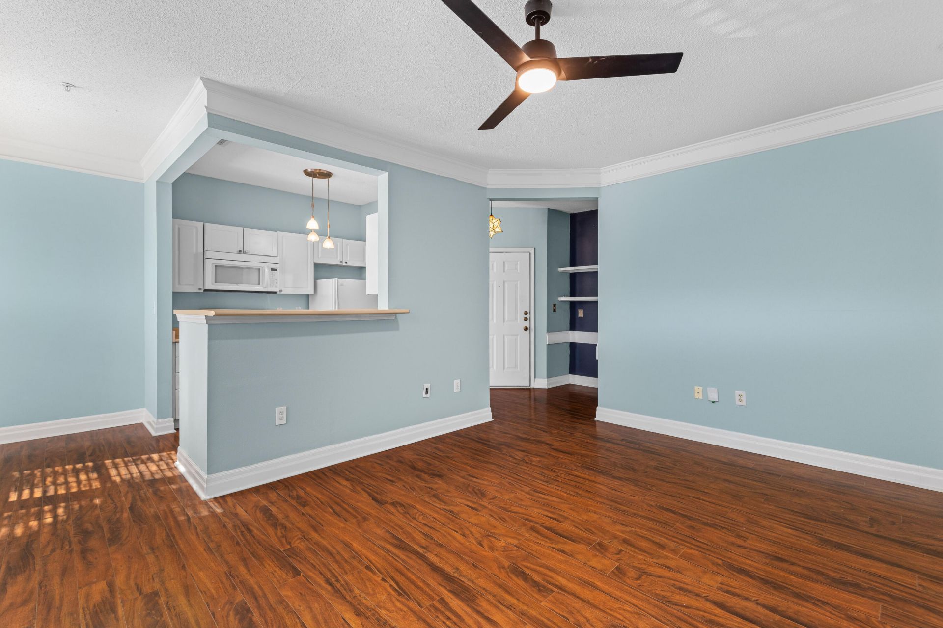 2322 Chatelain Way Photo 9