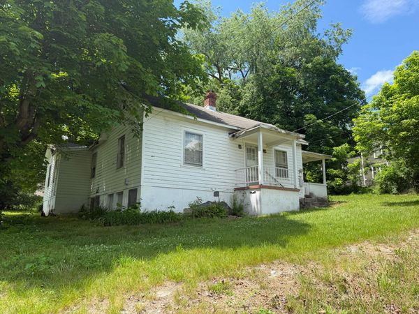 357 Washington St, Alderson, WV 24910