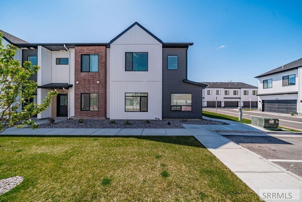1247 Meadow Edge Ct, Idaho Falls, ID 83402 Main Photo