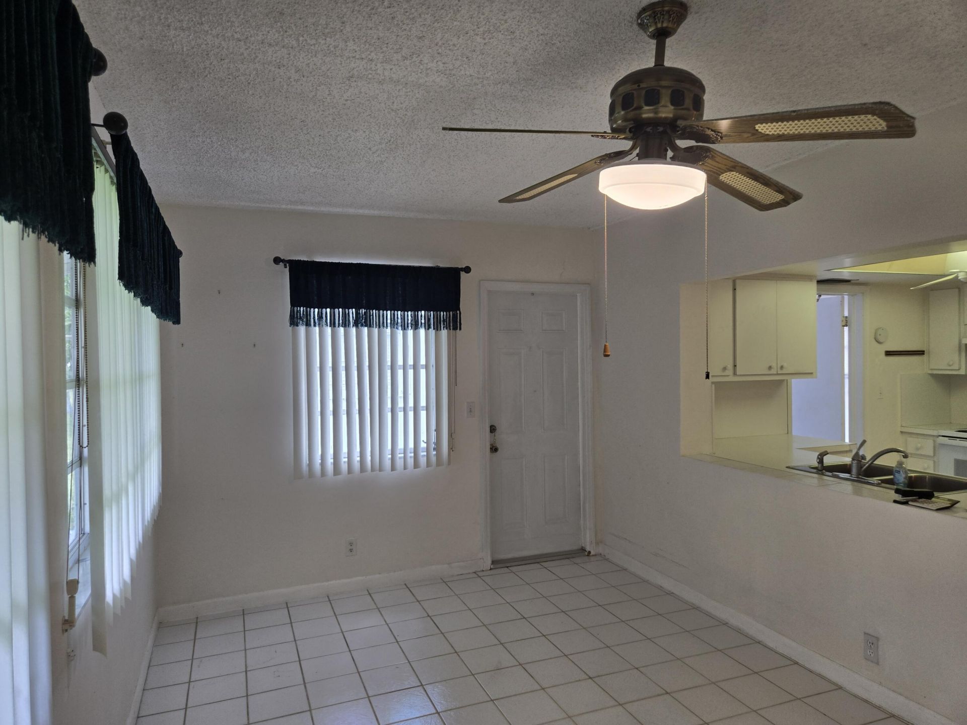 5805 NW 83rd Avenue, Tamarac, FL 33321 Photo