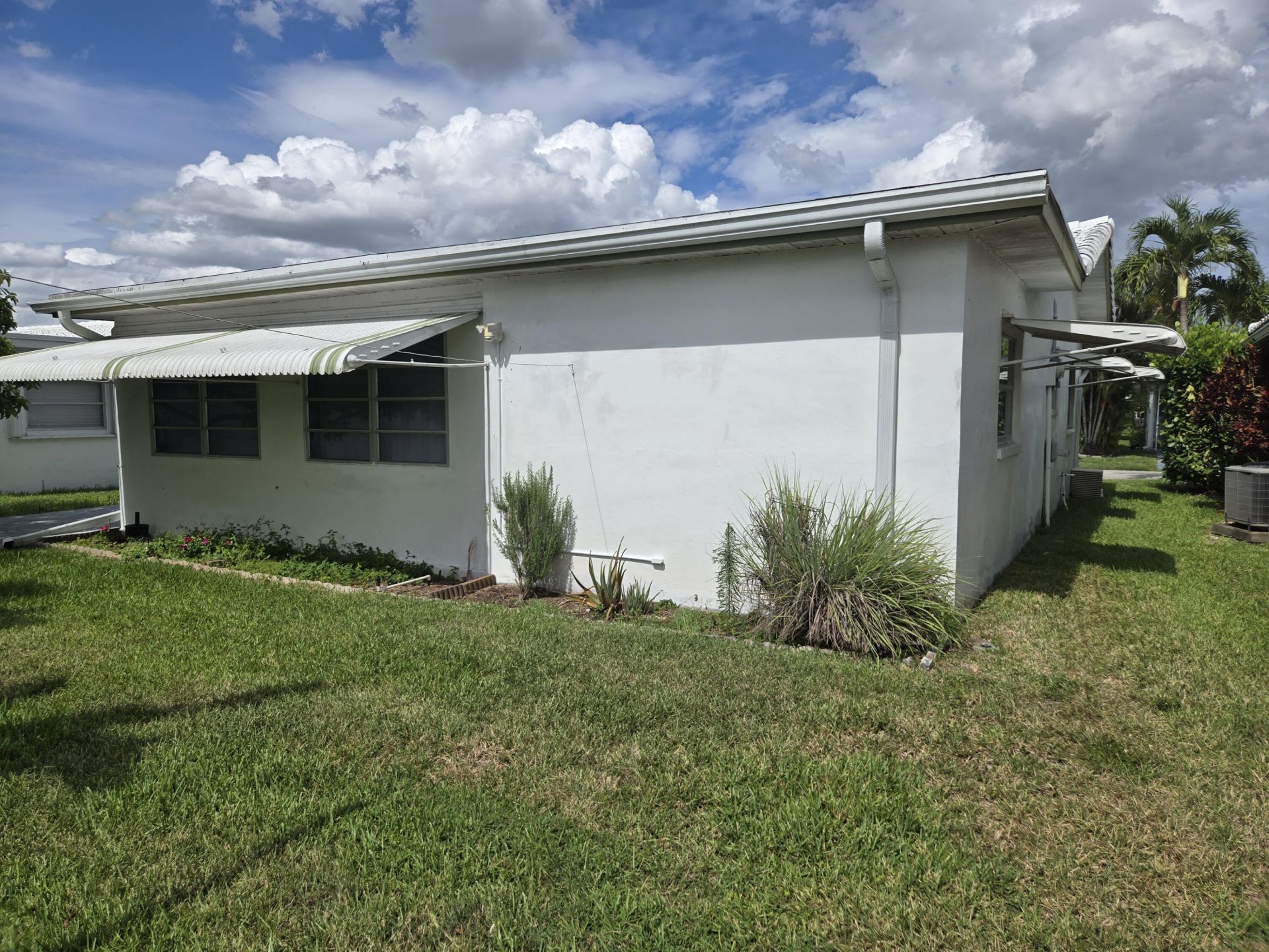 5805 NW 83rd Avenue, Tamarac, FL 33321 Photo
