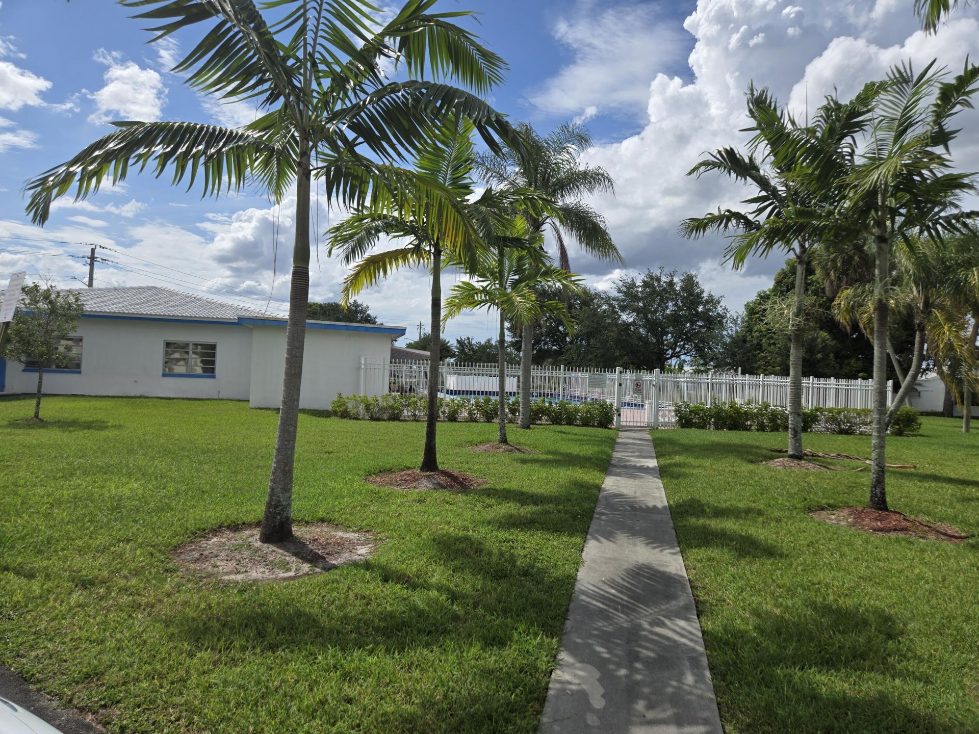 5805 NW 83rd Avenue, Tamarac, FL 33321 Photo