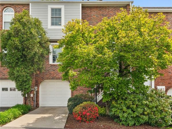 226 Carters Grove Dr, Gibsonia, PA 15044