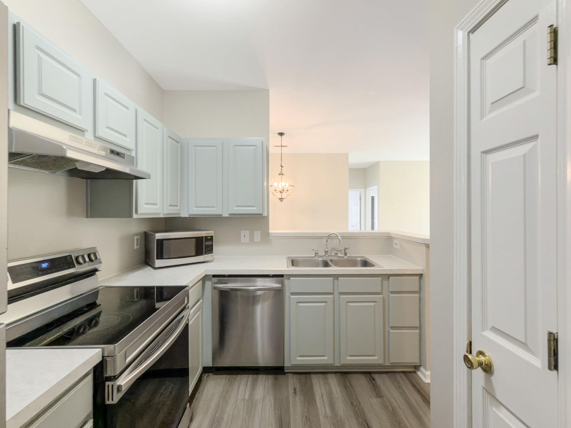 1600 Long Grove Drive Photo 10