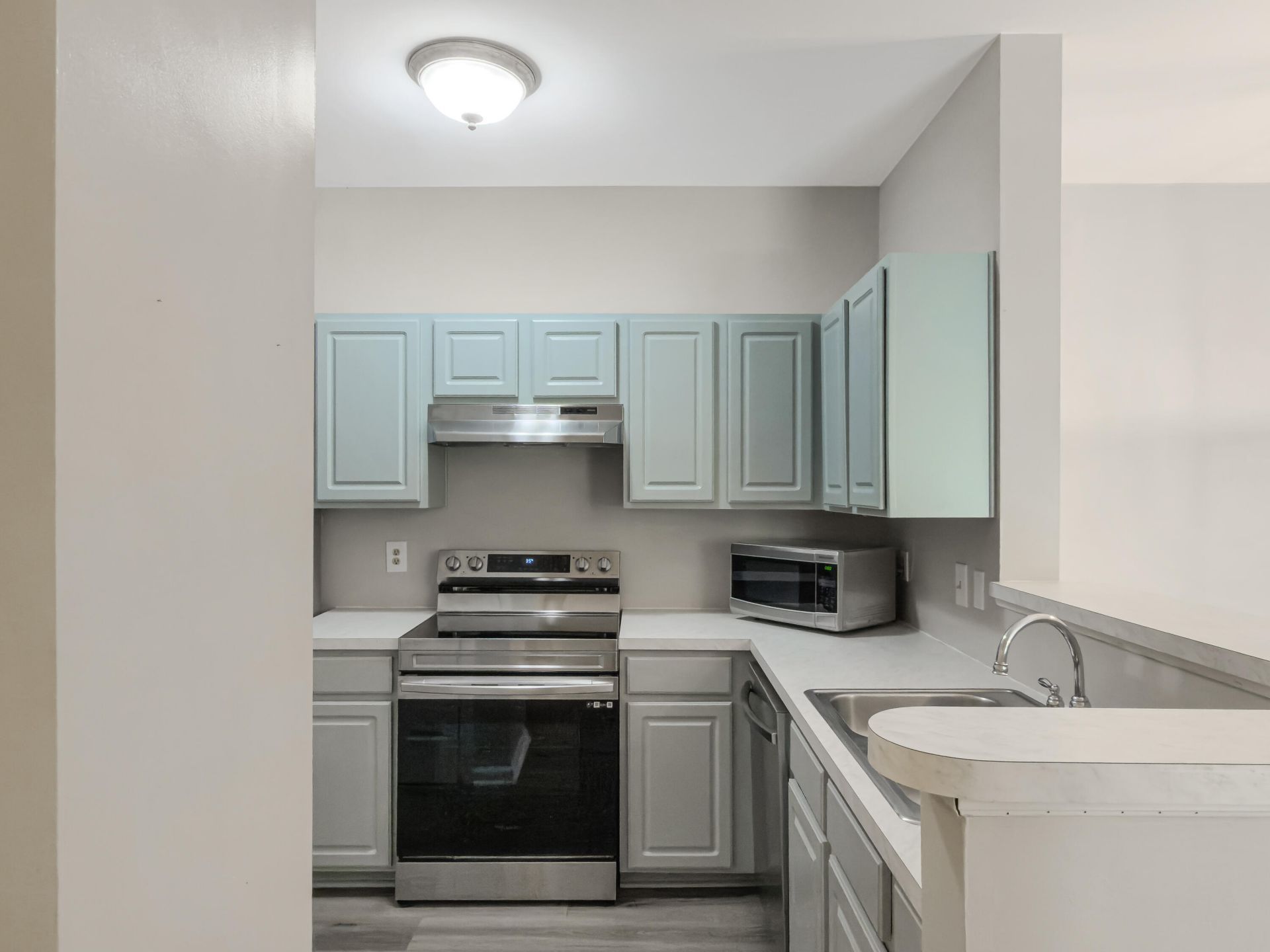1600 Long Grove Drive Photo 11