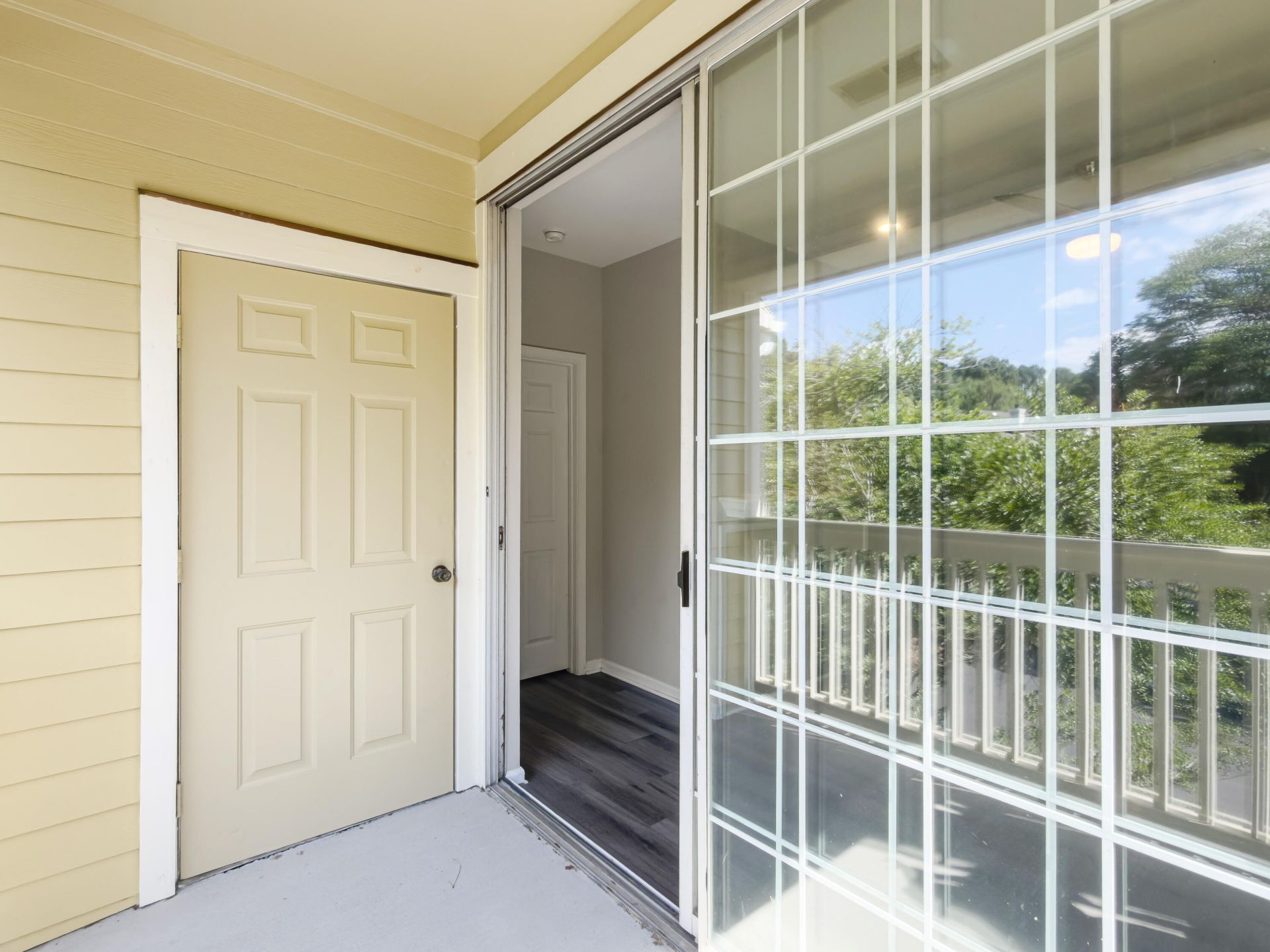 1600 Long Grove Drive Photo 16