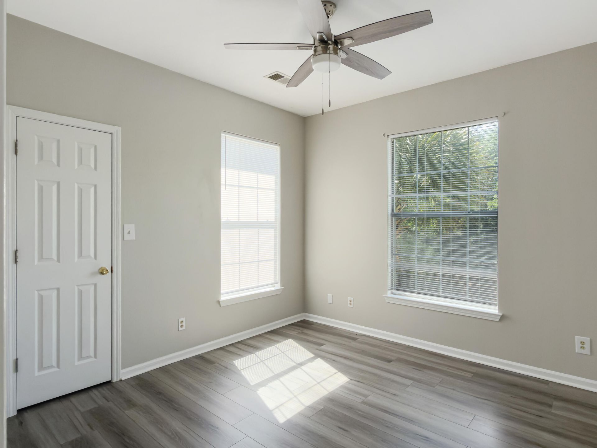 1600 Long Grove Drive Photo 20