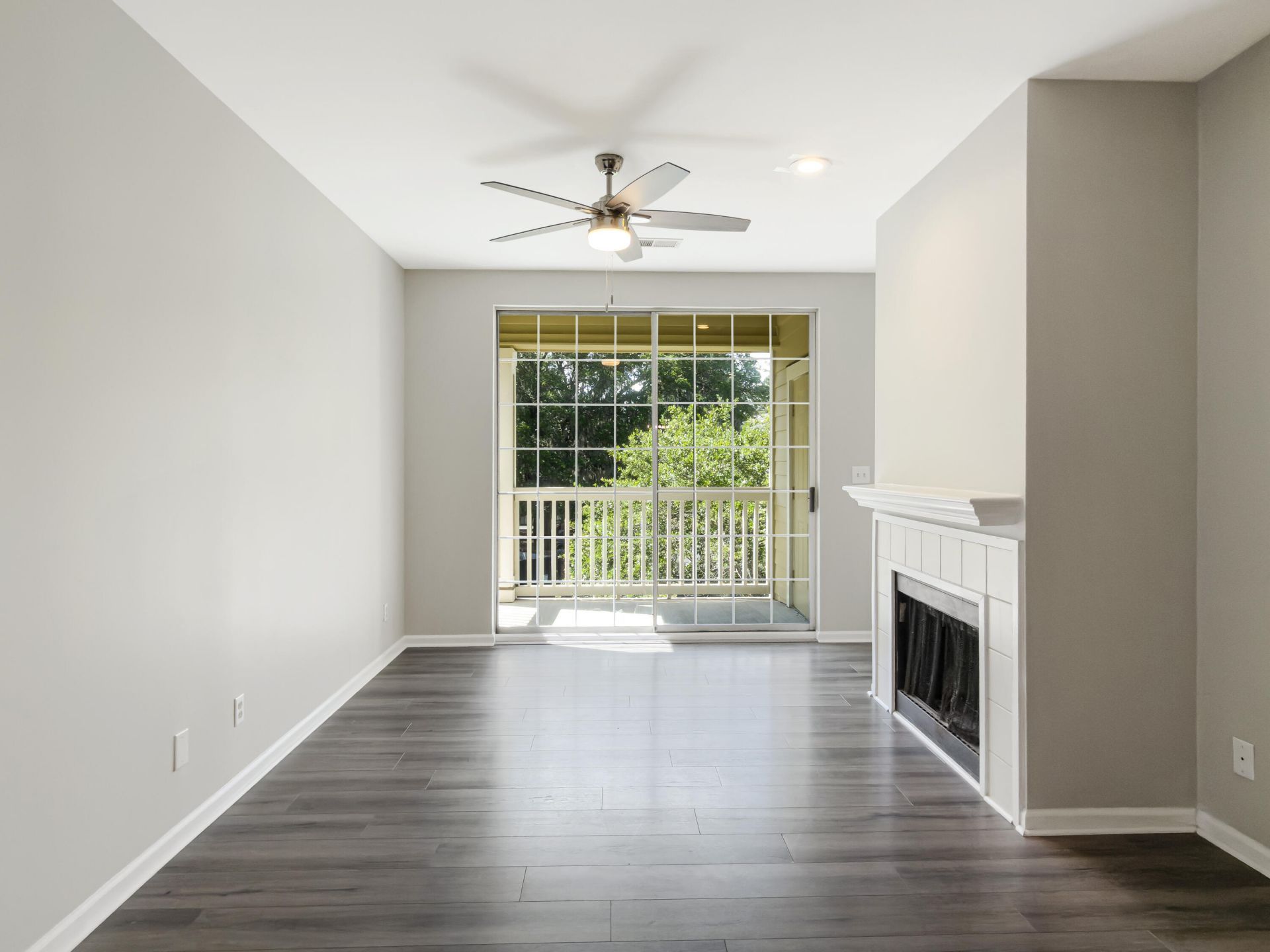 1600 Long Grove Drive Photo 23