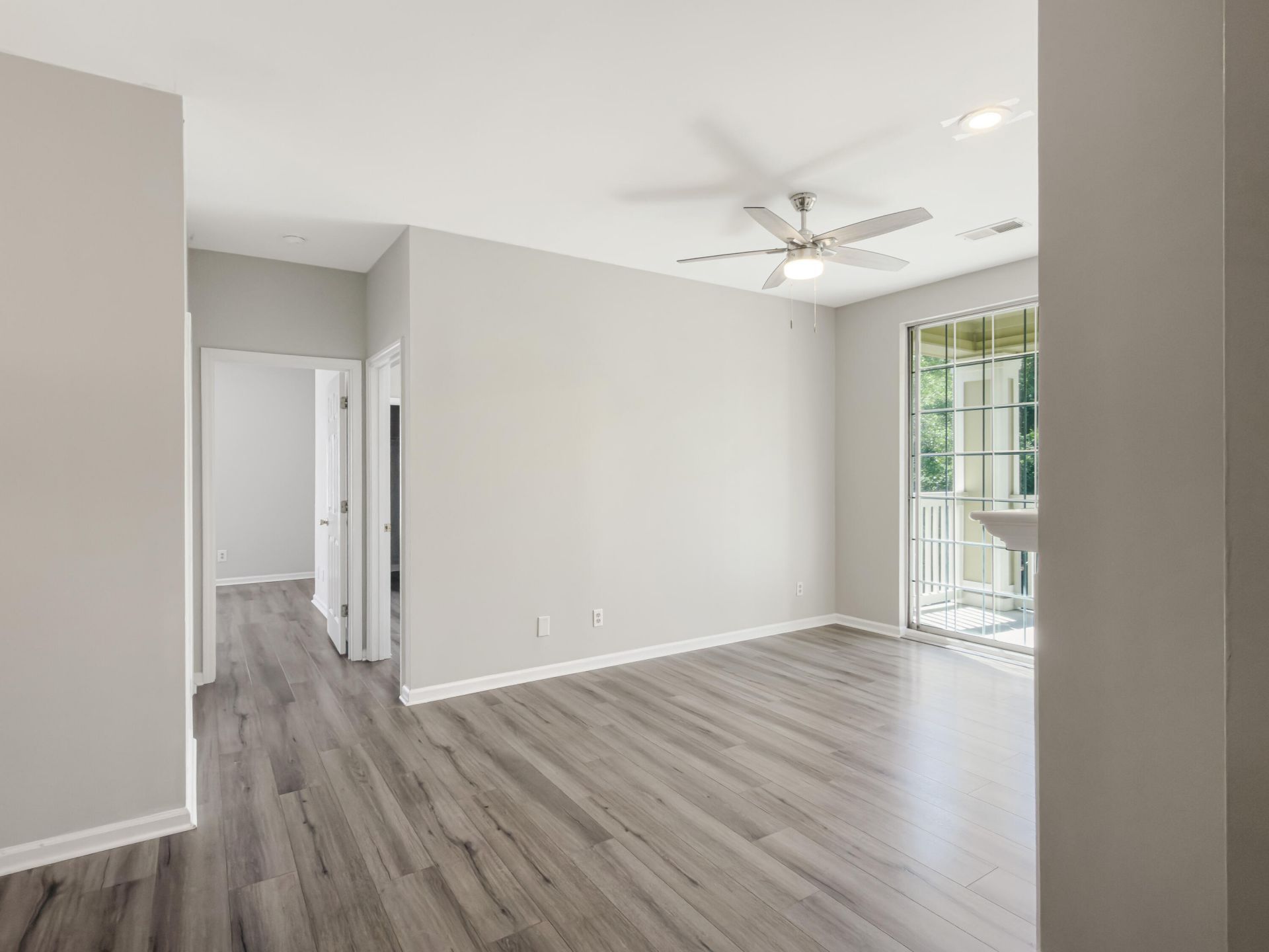 1600 Long Grove Drive Photo 24