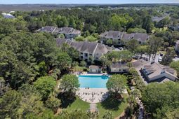 1600 Long Grove Drive photo 4