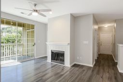 1600 Long Grove Drive photo 4