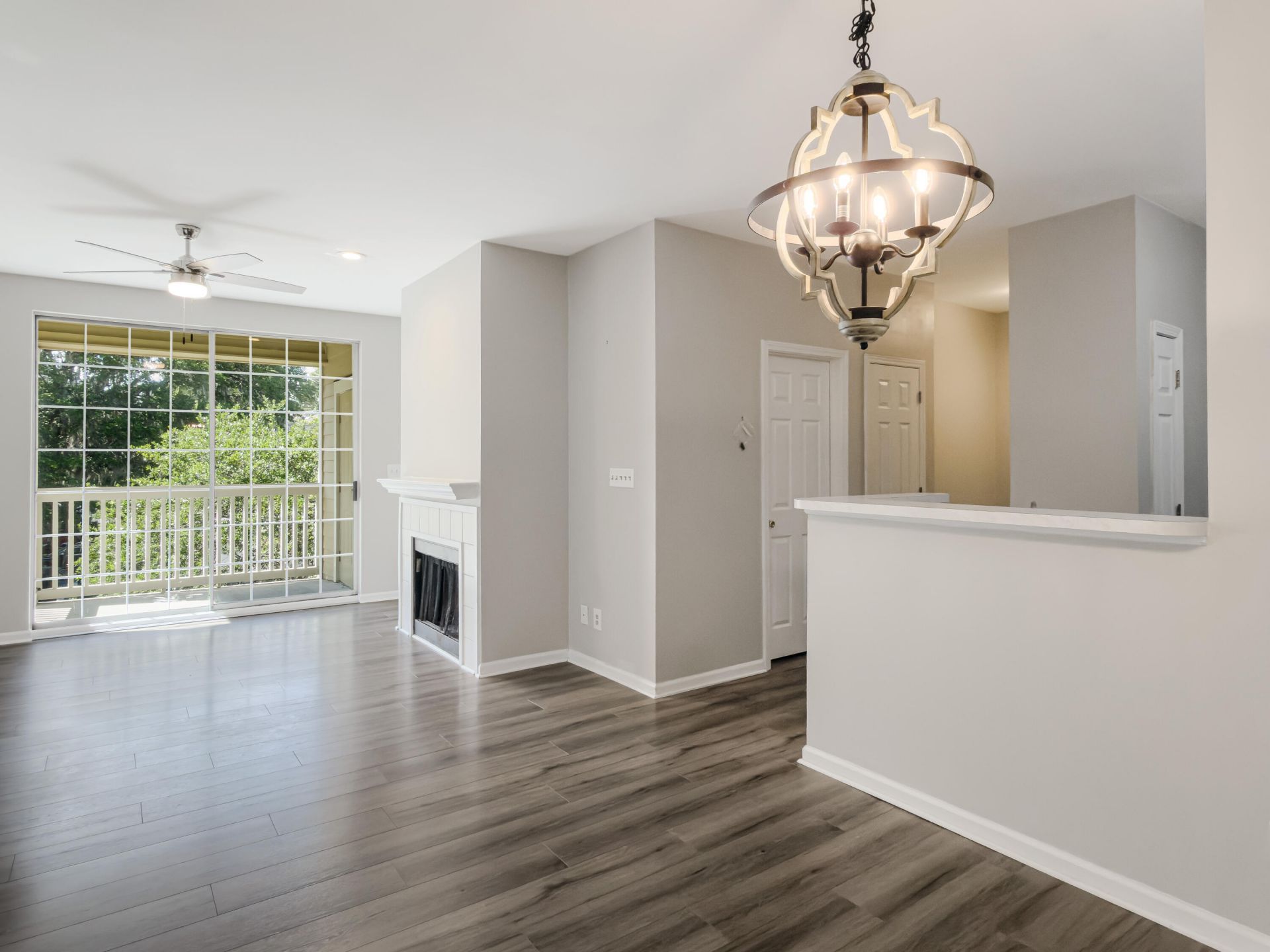1600 Long Grove Drive Photo 5