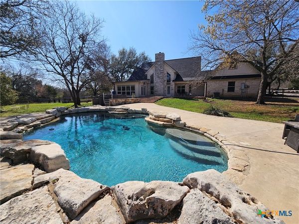 1060 Great Oaks Drive , Salado, TX 76571