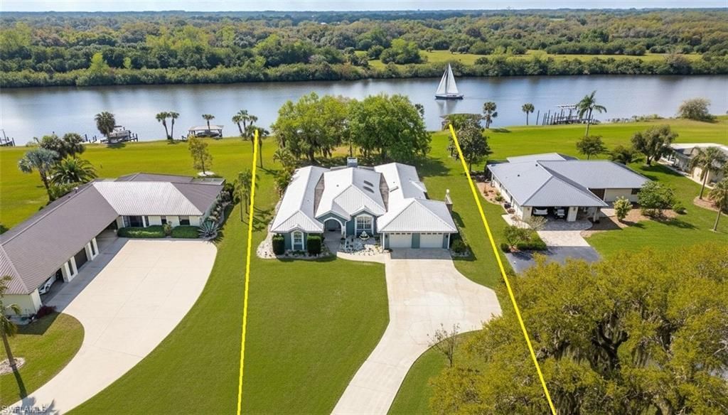 1261 Riverbend Dr, Labelle, FL 33935 Photo