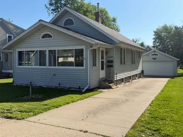 2345 Dunham Street, Clinton, IA 52732