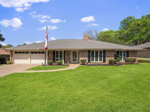 1711 Queensborough Drive, Arlington, TX 76015