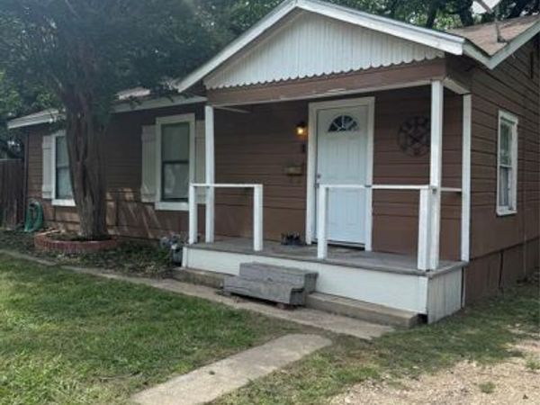 1006 Bishop Street, Commerce, TX 75428
