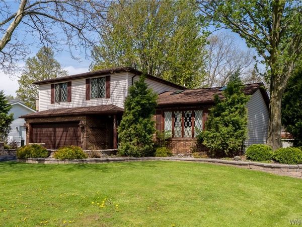 8010 Crestview Drive , Niagara Falls, NY 14304