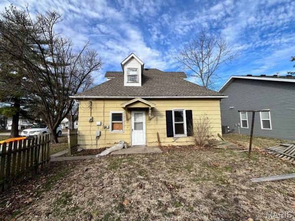 204 Madison Street , Macon, MO 63552