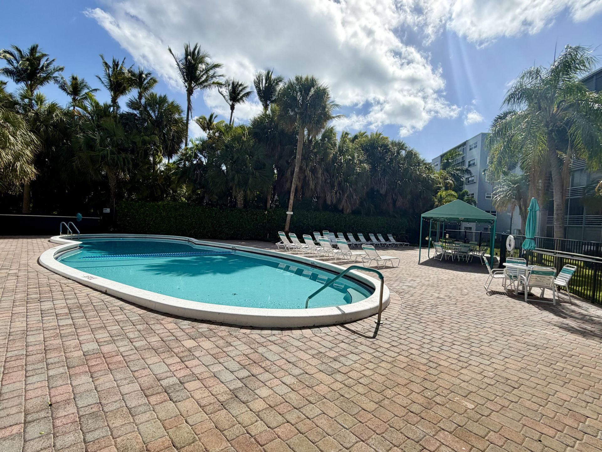 1000 NE 14th Avenue, Unit 304, Hallandale Beach, FL 33009 Photo