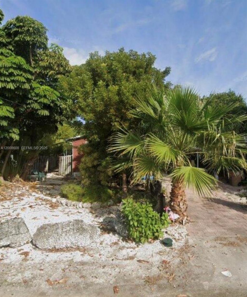 22963 Anne Bonny Ln, Sugarloaf, FL 33042 Main Photo